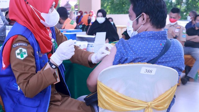 Vaksinasi di Takalar (Ist) 