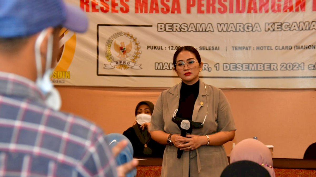 Ini Aduan Warga Makassar ke Debbie Rusdin Saat Reses