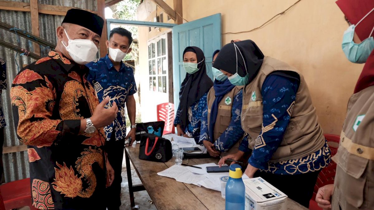 Pantau Vaksinasi Covid-19 di Pattallassang, Wabup Gowa Imbau Disiplin Protkes