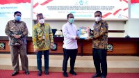Andi Sudirman Sulaiman Serahkan DIPA dan Daftar Alokasi TKDD Tahun Anggaran 2022 Provinsi Sulsel