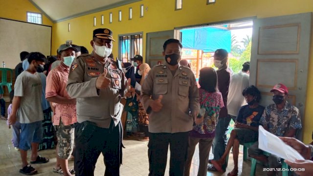 Waka Polres Luwu Timur Terjun Sosialisasi Vaksin dan Prokes COVID-19. Sulselsatu/Andi Hermanto