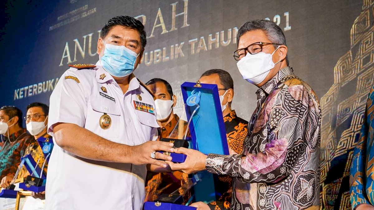 Terima Penghargaan Keterbukaan Informasi Publik Sulsel, Parepare Naik Peringkat Jadi Informatif