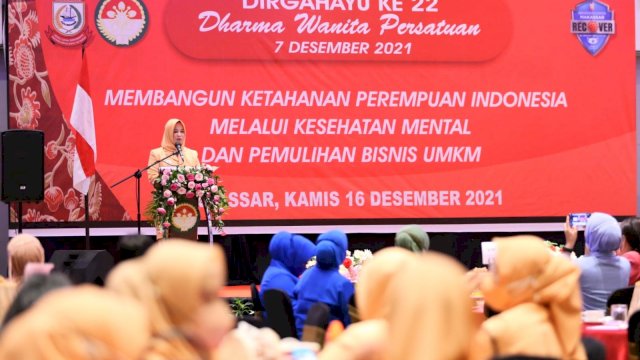 Wakil Wali Kota Makassar, Fatmawati Rusdi menghadiri puncak peringatan Hari Ulang Tahun Dharma Wanita Persatuan ke -22 tingkat Kota Makassar yang digelar, di Four Points by Sheraton Hotel. Kamis 16/12/2022 (Ist) 