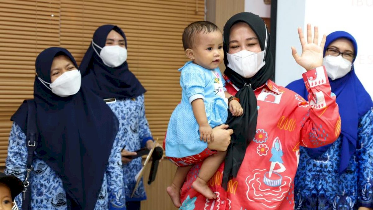 Prihatin Tingginya Angka Stunting, Fatmawati Rusdi Minta Warga Perhatikan Tumbuh Kembang Anak