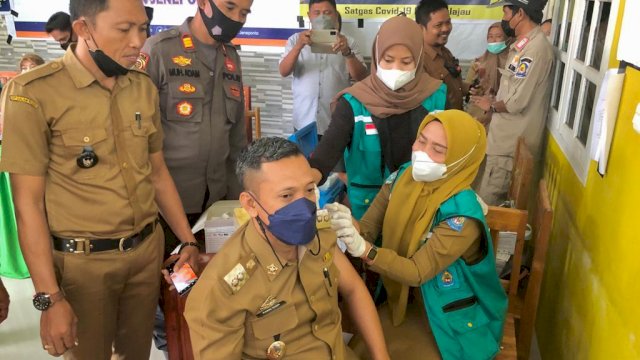 Wabup Jeneponto, Paris Yasir ikuti vaksinasi dosis kedua (Int)