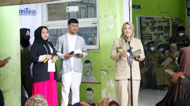 Wakil Wali Kota Makassar, Fatmawati rusdi mengunjungi rumah berdaya kelompok perempuan Fatimah Azzahra di jalan Barukang III, Kecamatan Ujung tanah Kota Makassar, Selasa 21/12/21 (Ist). 