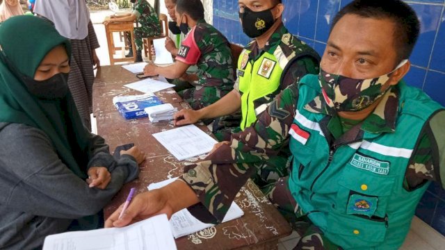 Sejumlah personel Polkes Kodim 1425 Jeneponto gelar Vaksinasi (Int)