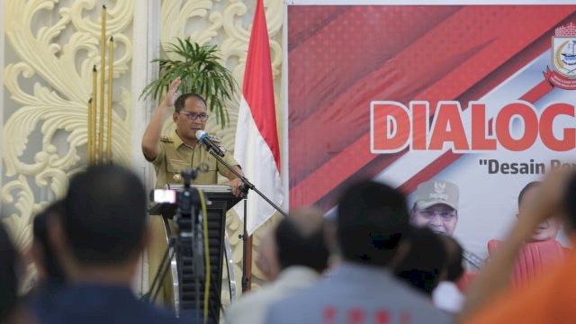 Danny Pomanto menjadi pembicara pada dialog akhir tahun yang diselenggarakan Komite Olah Raga Nasional Indonesia (KONI) Makassar, di Ballroom Graha Pena. Kamis 23/12/2021 (Ist) 