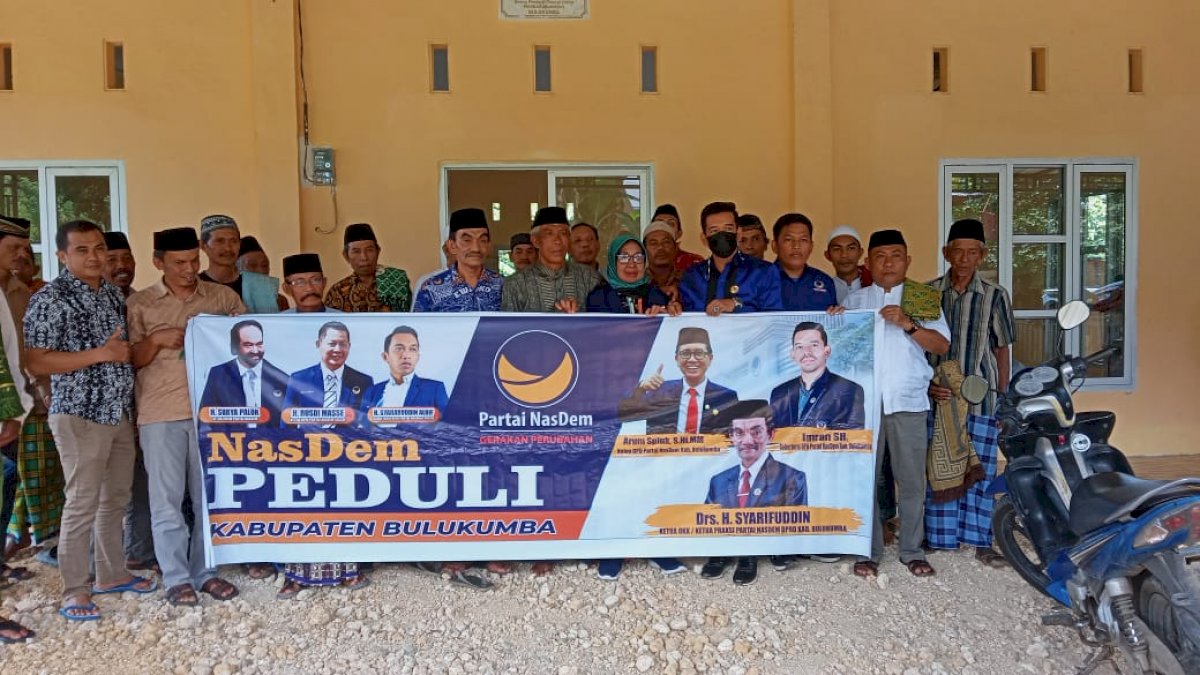 NasDem Bulukumba Salurkan Makanan Siap Saji Hingga Bantu Masjid
