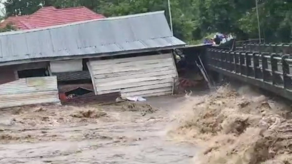 Banjir Bandang di Soppeng, Plt Gubernur Sulsel Intruksikan BPBD Provinsi Segera Bawa Bantuan