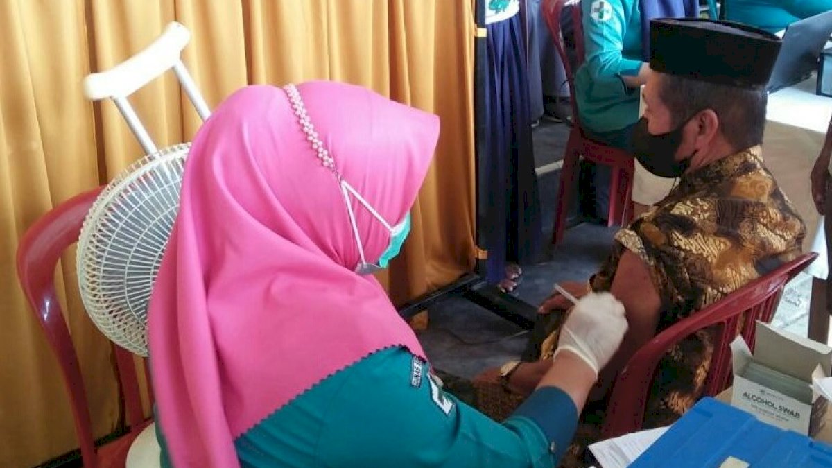 Warga Balangnipa Sambut Antusias Vaksinasi COVID-19 yang Digelar Puskesmas Balangnipa