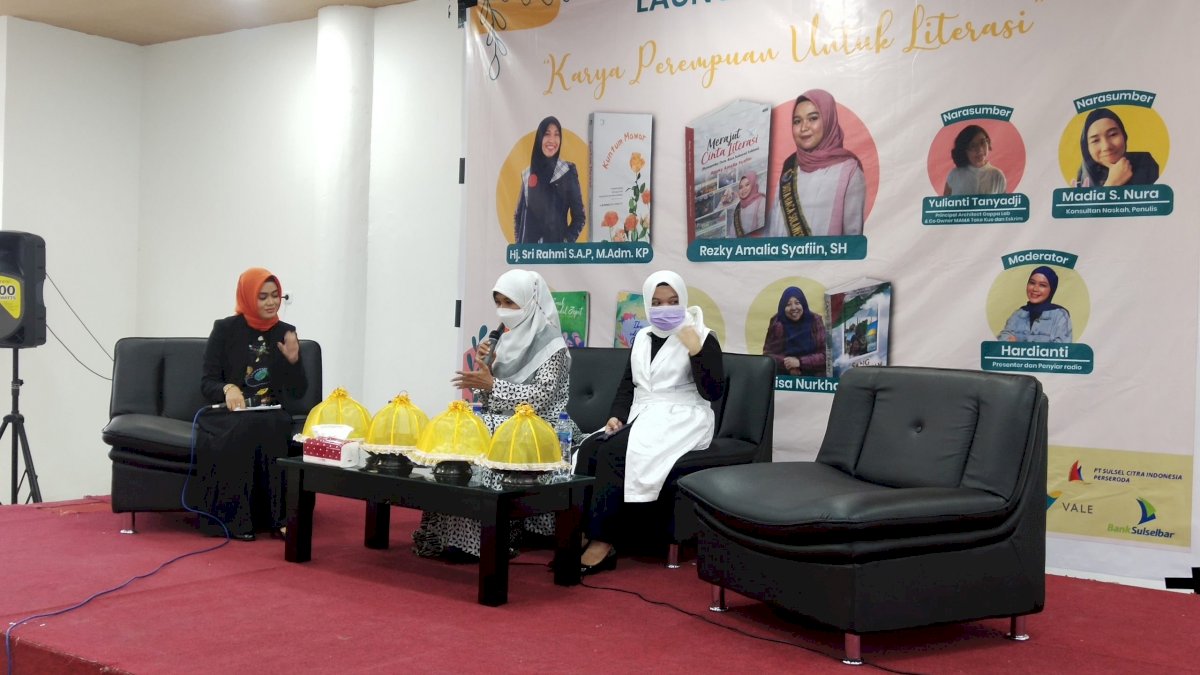 Politisi PKS Sri Rahmi Launching Buku ke-6 Berjudul Kuntum Mawar