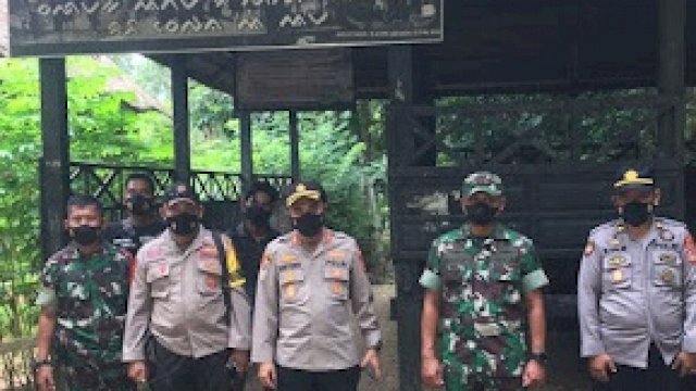 Kapolres bersama Dandim 1411/Bulukumba berkunjung ke Kawasan Adat Ammatoa Kajang. Ist