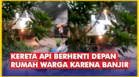 VIDEO: Kereta Api Berhenti Depan Rumah Warga karena Banjir