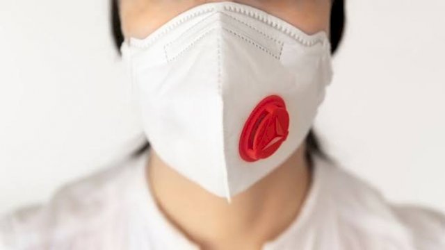 Masker katup ternyata tidak menyaring virus dari udara yang dihembuskan keluar (Kompas)