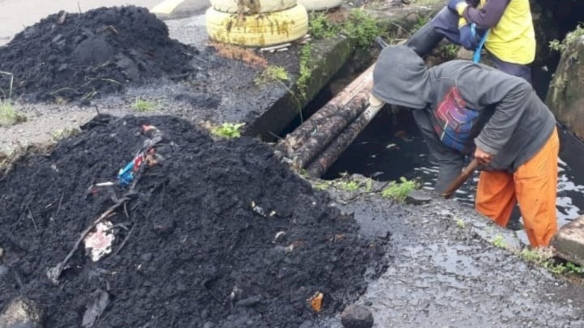 Kepala DLH Parepare : Jangan Buang Sampah di Selokan