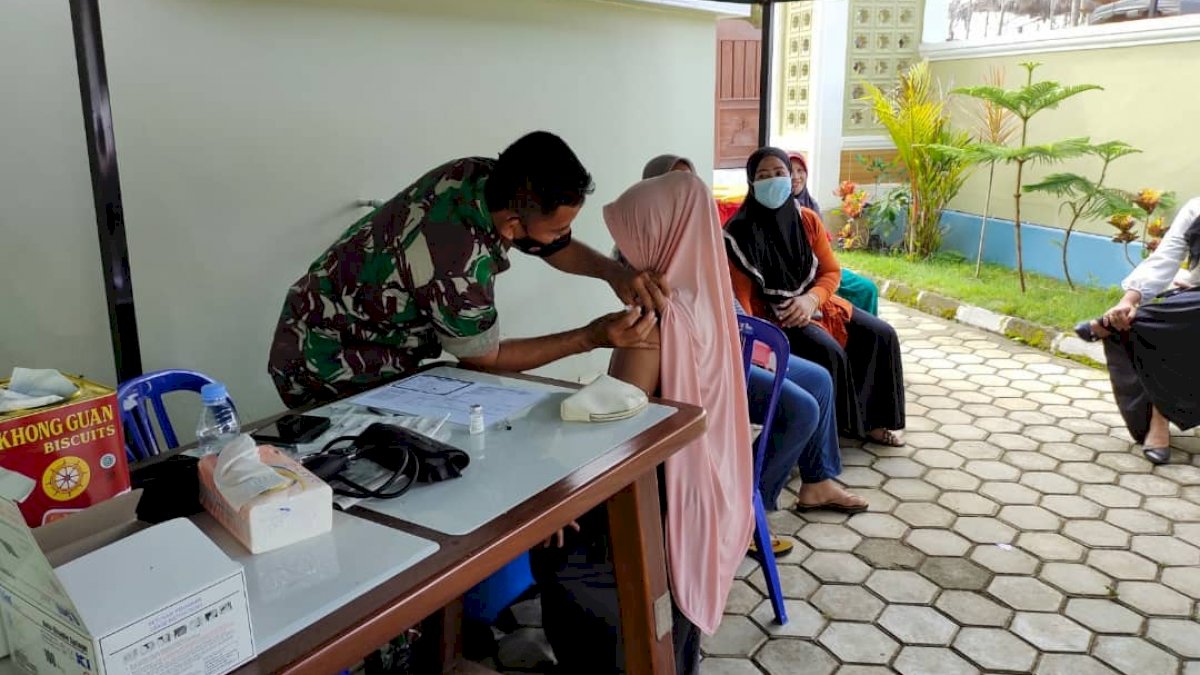Kodim 1411 Bulukumba Bekerjasama dengan UD. H. Ully Boat Gelar Vaksinasi COVID-19