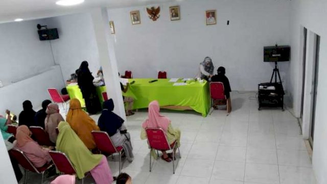 Vaksinasi di Desa Gantarang, Kecamatan Sinjai Tengah, Kabupaten Sinjai di Aula Kantor Desa Gantarang. Ist
