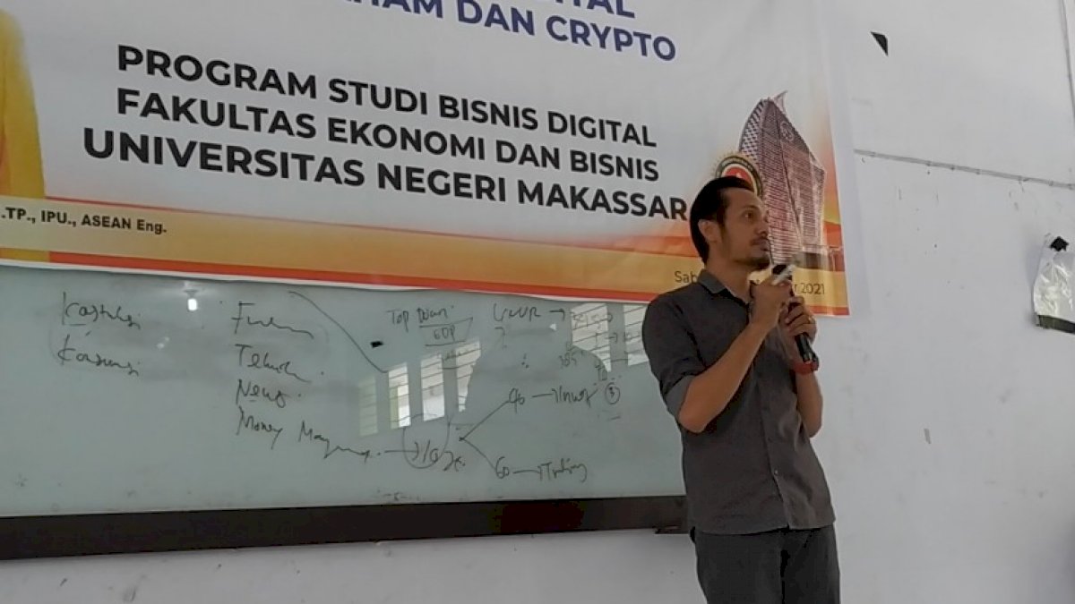 Prodi Bisnis Digital Gelar Pengabdian Masyarakat: Literasi Digital Edukasi Saham untuk Generasi Muda