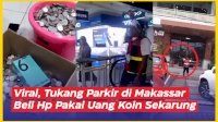 VIDEO: Viral, Tukang Parkir di Makassar Beli Hp Pakai Uang Koin Sekarung