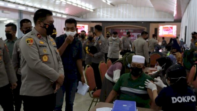 Polres Maros bersama TNI dan Pemerintah Kabupaten Maros menggelar Vaksin COVID-19.Ist