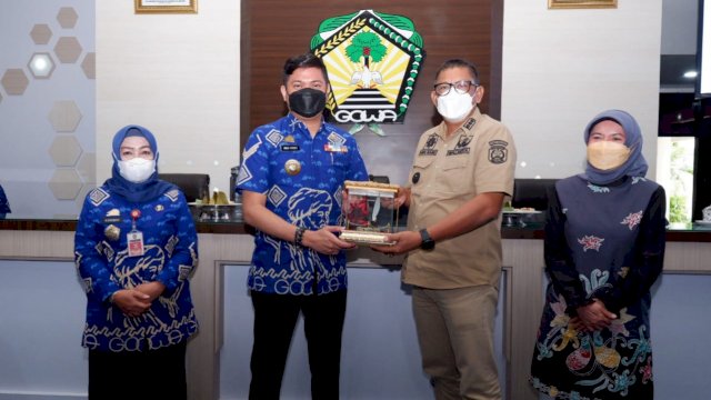 Pemkot Bontang saat kunjungan kerja di Kabupaten Gowa yang diterima langsung oleh Bupati Gowa, Adnan Purichta Ichsan (dok. Pemkab Gowa)