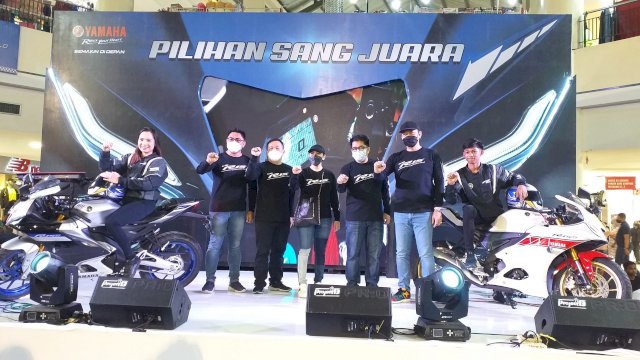 PT Suracojaya Abadimotor (PT SJAM) meluncurkan dua generasi terbaru motor sport Yamaha yaitu All New R15M Connected-ABS dan All New R15 Connected di Mal Panakkukang, Makassar pada 8-9 Januari 2022 (Sri Wahyudi Astuti/sulselsatu.com)