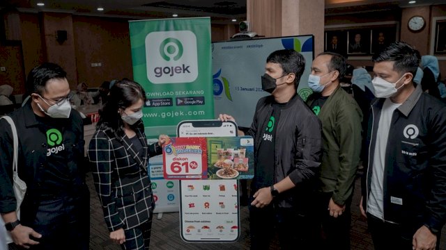 Gofood dan Bank Sulselbar memberikan diskon sebesar 61 persen bagi masyarakat yang memesan menu di 200 mitra usaha Gofood periode 13 januari sampai 16 januari 2022 (dok. Gojek)