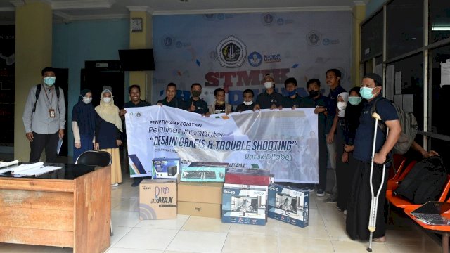 Sebanyak 23 disabilitas di Makassar mendapat peralatan untuk memulai usaha dari Yayasan Hadji Kalla (dok. Kalla)