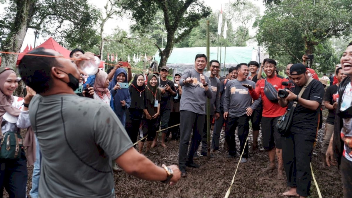 Lewat Outbound, Adnan Perkuat Kekompakan Bersama Relawan PMI Se-Sulsel