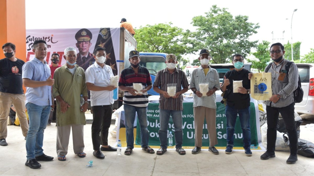 Bantu Pemprov Sulsel, AAS Foundation Bagikan 2 Ton Gula ke Peserta Vaksinasi