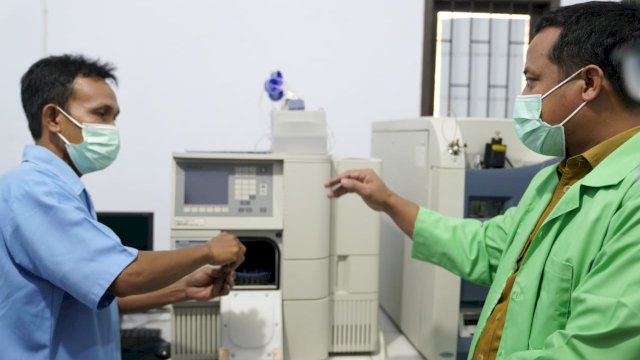 Plt Gubernur Sulsel, Andi Sudirman Sulaiman melaunching layanan aplikasi inovasi sejuta ikan (e-Sejutaikan) di Kantor UPT BPMPP Jalan Ir Sutami. Ist