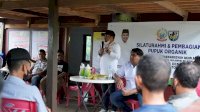 Darmawangsyah Muin Salurkan Bantuan Pupuk ke Petani di Bontomarannu