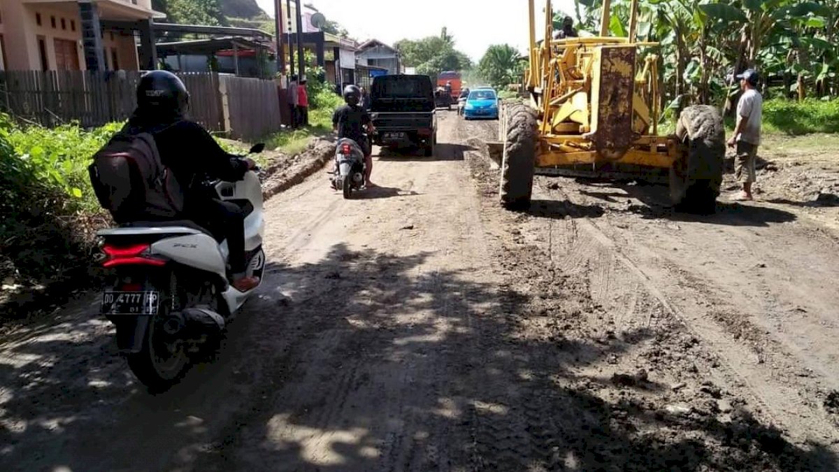 Dinas PUTR Harap Warga Bersabar, Jalan Poros Pattalasang Dikerjakan Tahun Ini