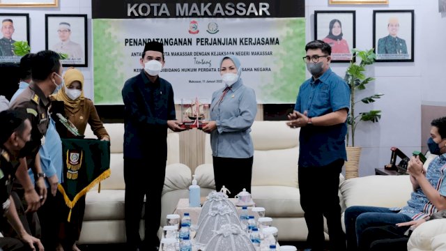 Ketua DPRD Kota Makassar, Rudianto Lallo bersama Kepala Kejaksaan Negeri Makassar Andi Sundari (Ist) 