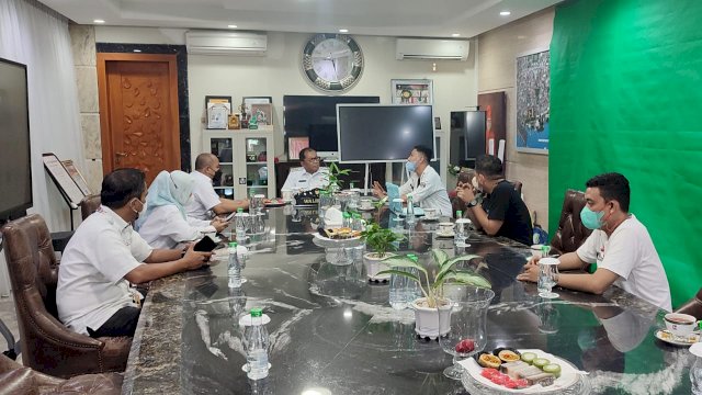 Wali Kota Makassar Danny Pomanto menerima kunjungan Tim Editing Film Badik (Ist) 