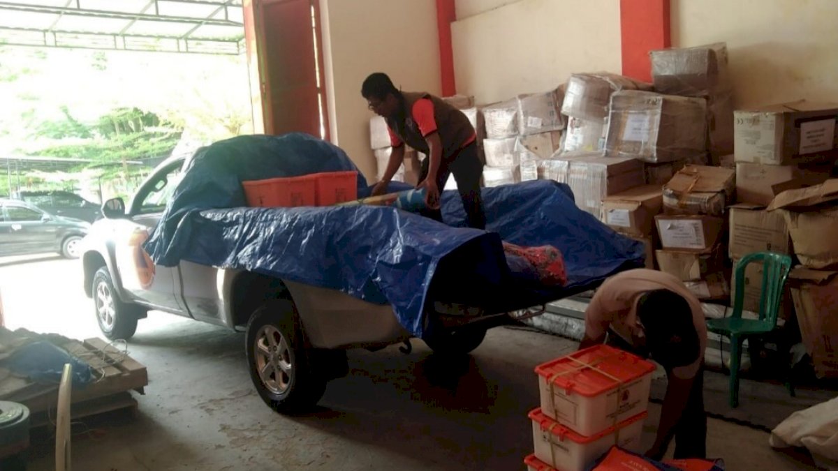 Plt Gubernur Sulsel Kirim Bantuan ke Korban Kebakaran di Mangkoso