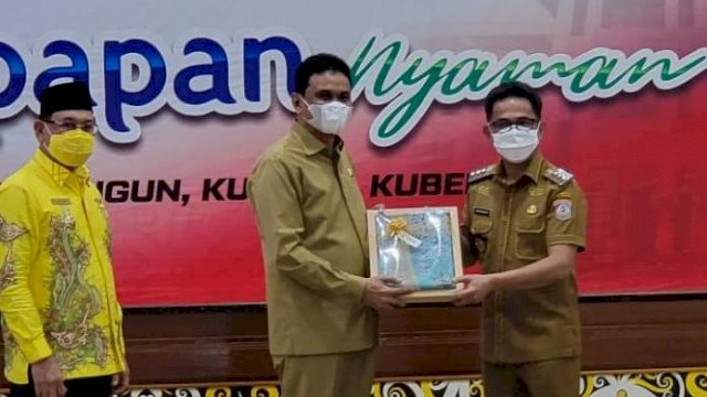 Bupati Barru saat melakukan kunjungan kerja di Kota Balikpapan. Ist