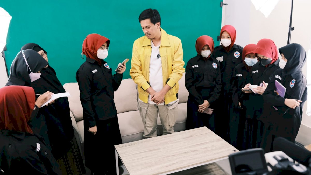 Sekolah Jurnalis SD Unggulan Pemda Belajar Podcast di DPRD Makassar