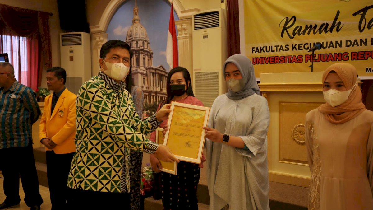 Aras Harap Lulusan FKIP UPRI Makassar Berguna Bagi Masyarakat