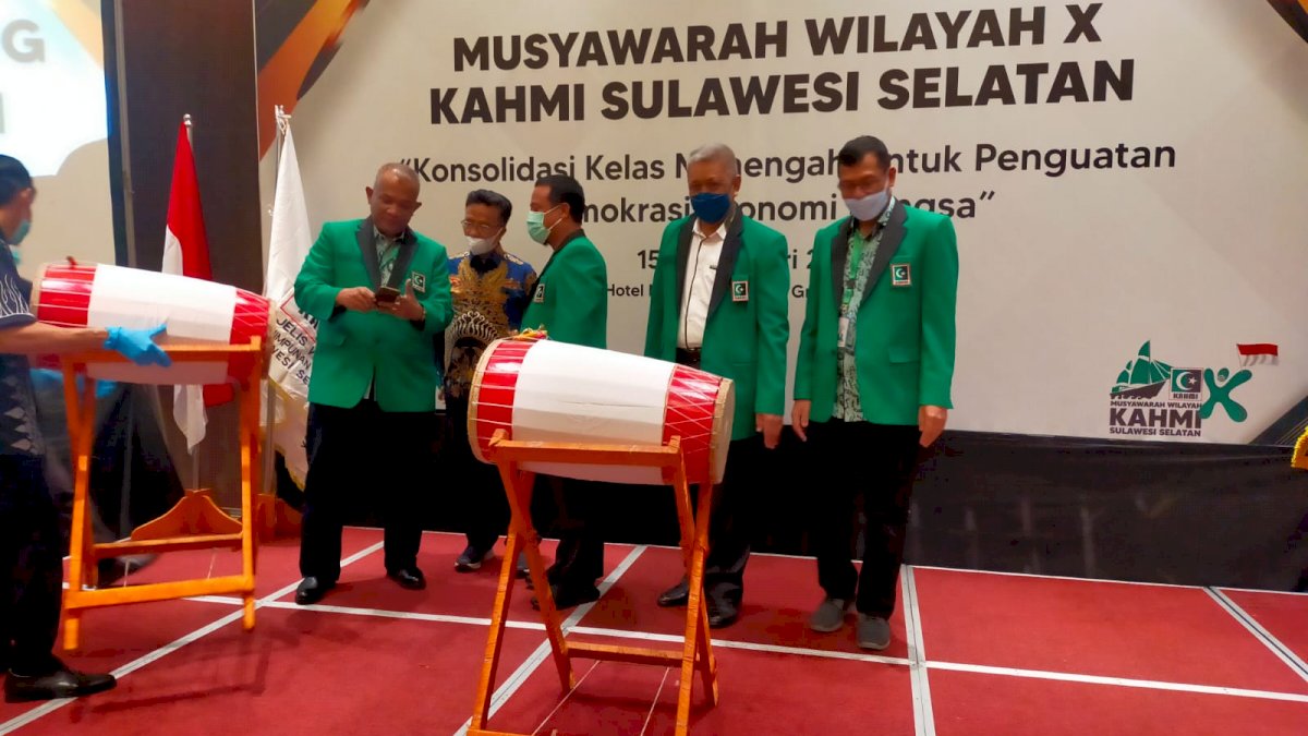 Plt Gubernur Sulsel Andi Sudirman Jadi Anggota Kehormatan KAHMI