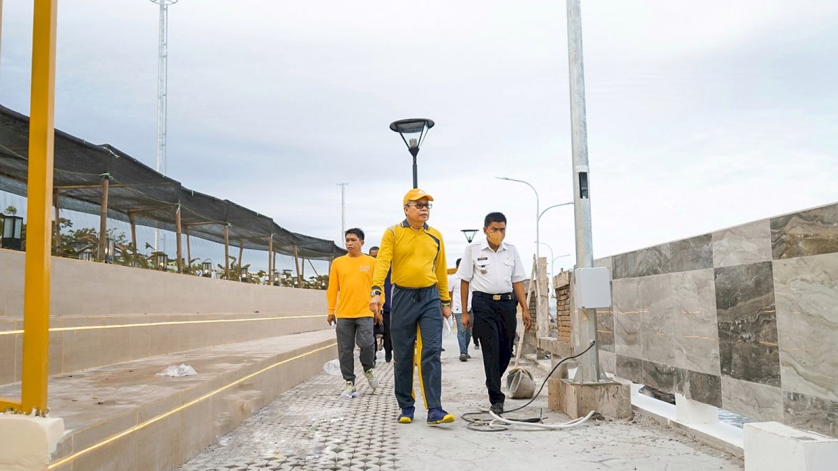 Pantau Pelaksanaan Proyek, Taufan Pawe Pesan Jaga Kualitas Bangunan