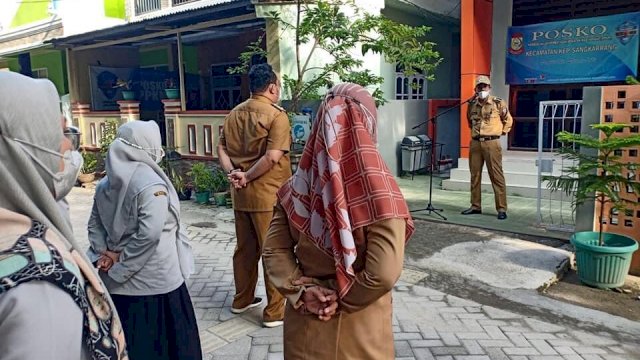 Camat Kepulauan Sangkarrang, Ramli Lallo, mempimpin Apel Kedisiplinan, (Ist) 