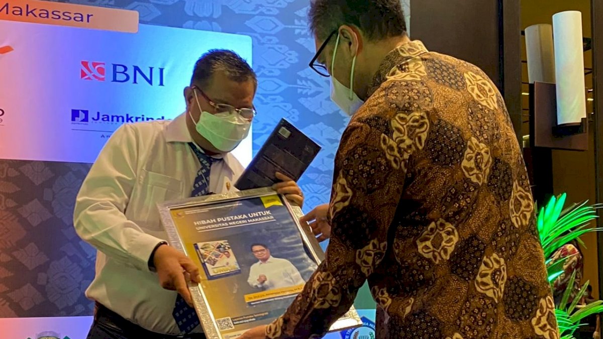 Rektor UNM Apresiasi Terbitnya Buku Menteri Koordinator Bidang Perekonomian Airlangga Hartarto