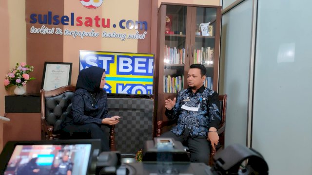 Kepala Dinas Perindustrian dan Perdagangan (Disperindag) Arlin Ariesta menjadi narasumber di Podcast Buka Tutup Sulselsatu.com (Sulselsatu.com / Jahir Majid) 