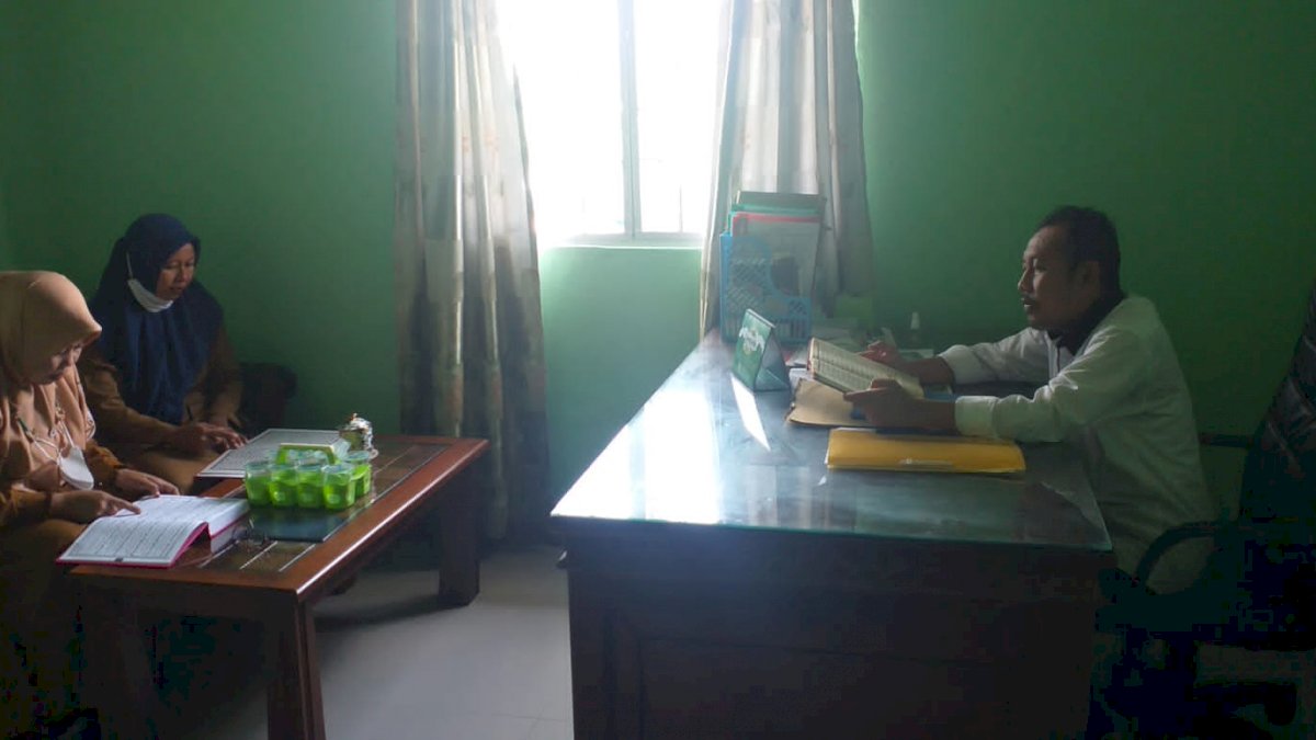 Camat Kerjasama KUA Balusu Tes Baca Alquran Pegawai Hendak Naik Pangkat