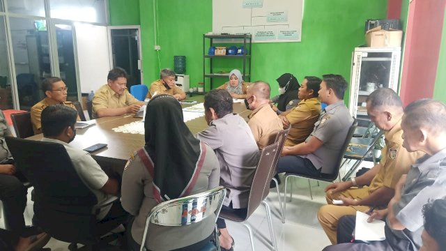 Kadis PU Makassar Pimpin Rapat Internal Pemasangan Sambungan Rumah Ipal Losari
