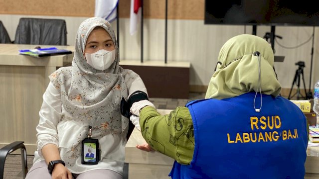 Ratusan karyawan Bank Sulselbar mendapat vaksin booster (dok. Bank Sulselbar)