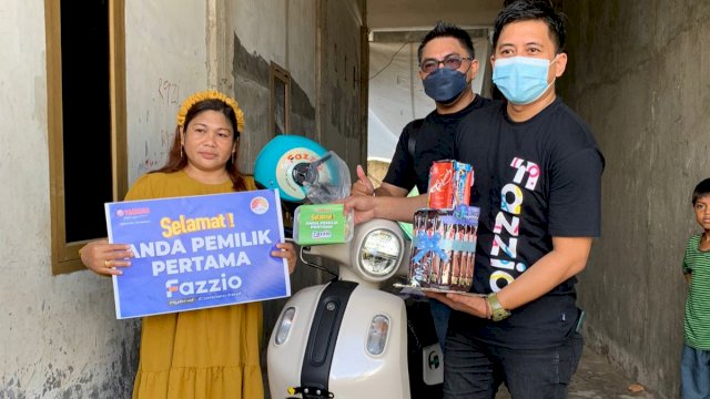 PT SJAM mulai antarkan Yamaha Fazzio ke pelanggan pertama di Makassar (dok. PT SJAM)