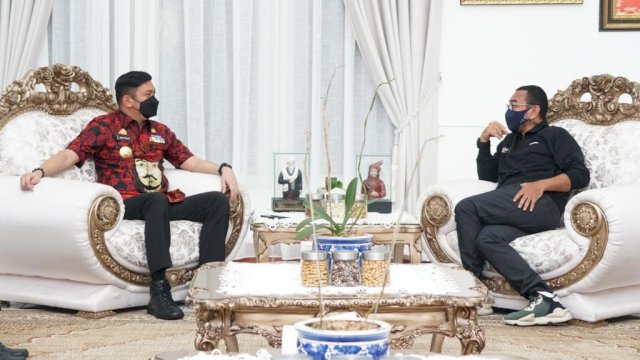 Bupati Adnan bertemu staf khusus Kementerian BUMN bahas pengembangan UMKM yang dilakukan keduanya (dok. Pemkab Gowa)